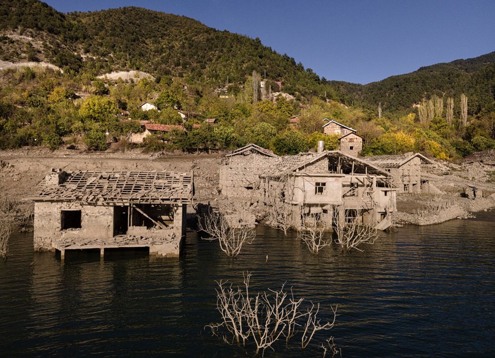 Baraj suları çekilince taş evler gün yüzüne çıktı - 6