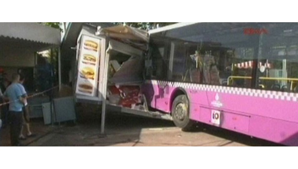 Istanbul Da Iett Otobusu Kaza Yapti Ntv