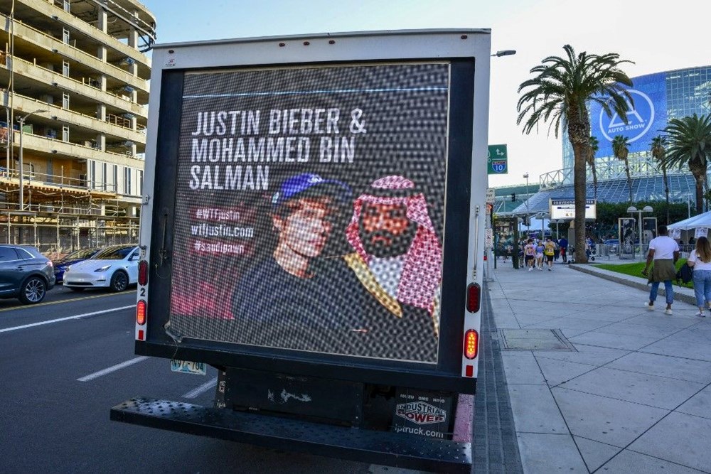 Justin Bieber iptal çağrılarına rağmen Suudi Arabistan'da konser verdi - 8