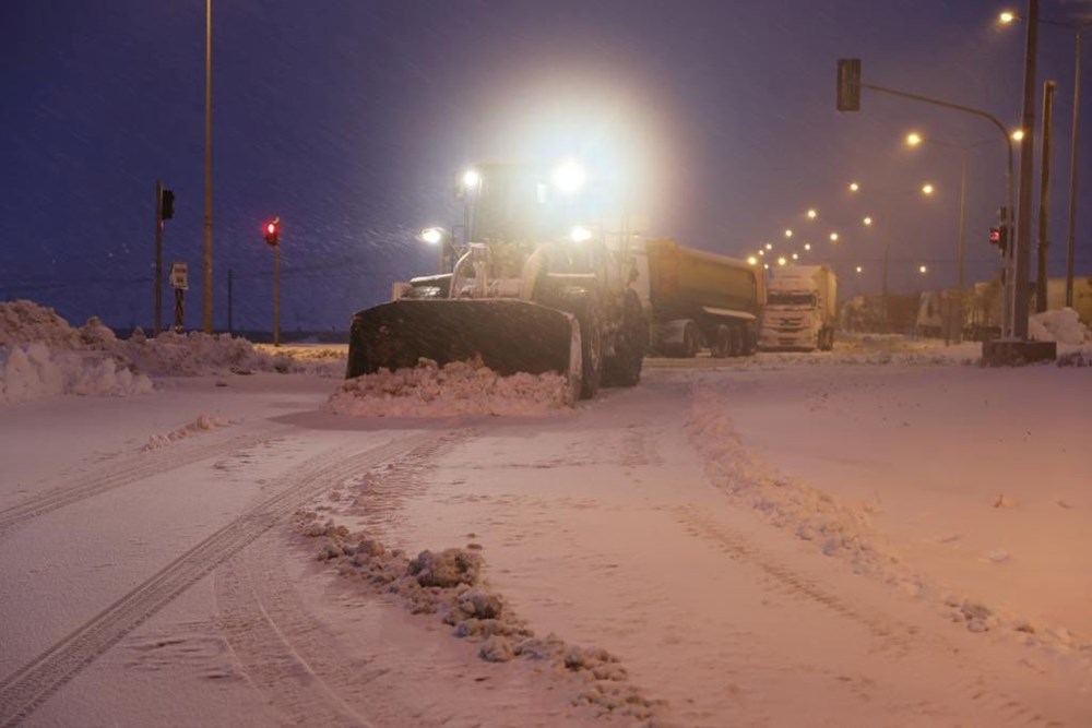 Doğu’da kar esareti: 1070 köy yolu ulaşıma kapandı - 6