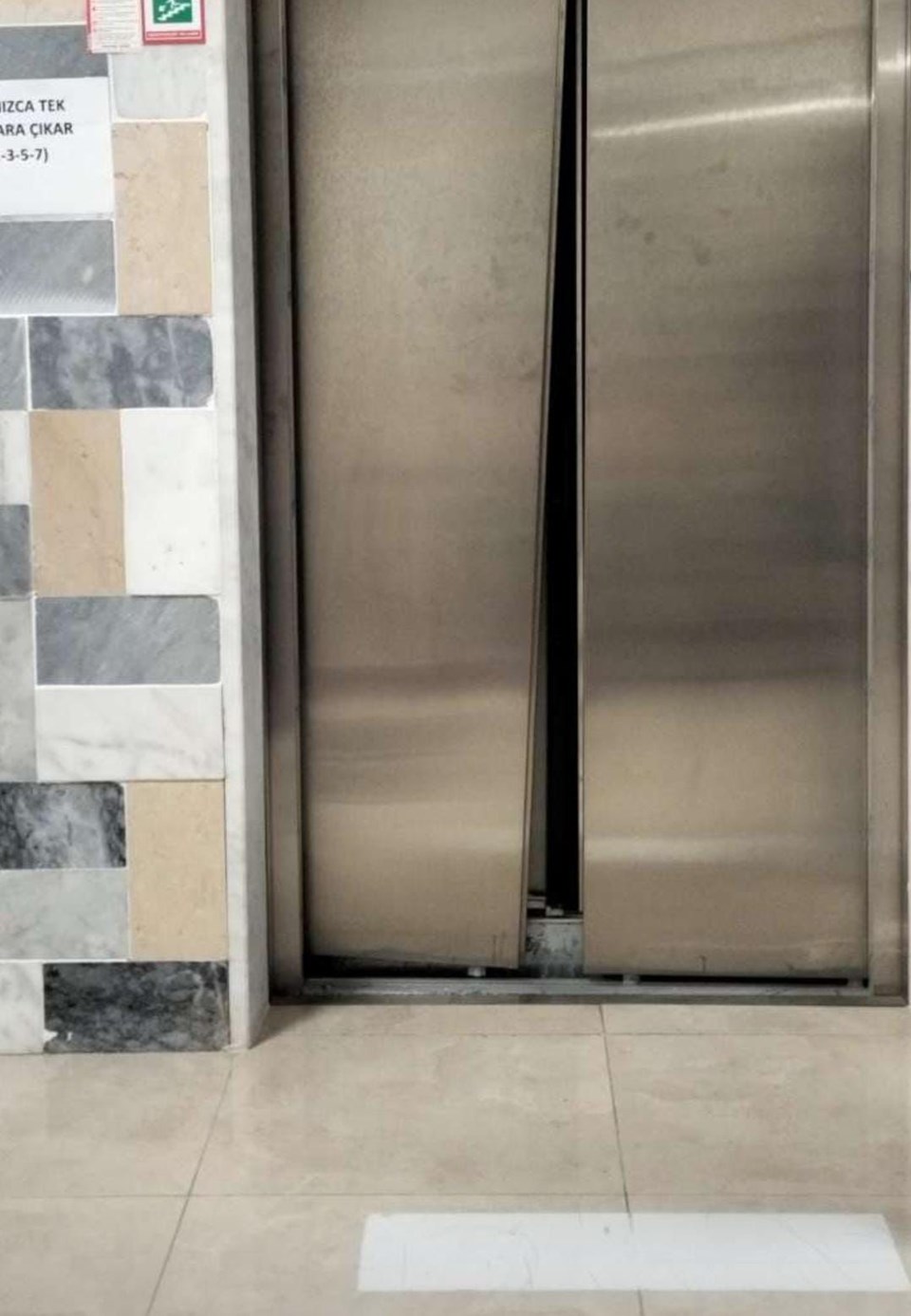 Giresun'daki KYK yurdunda asansör arızası - 1