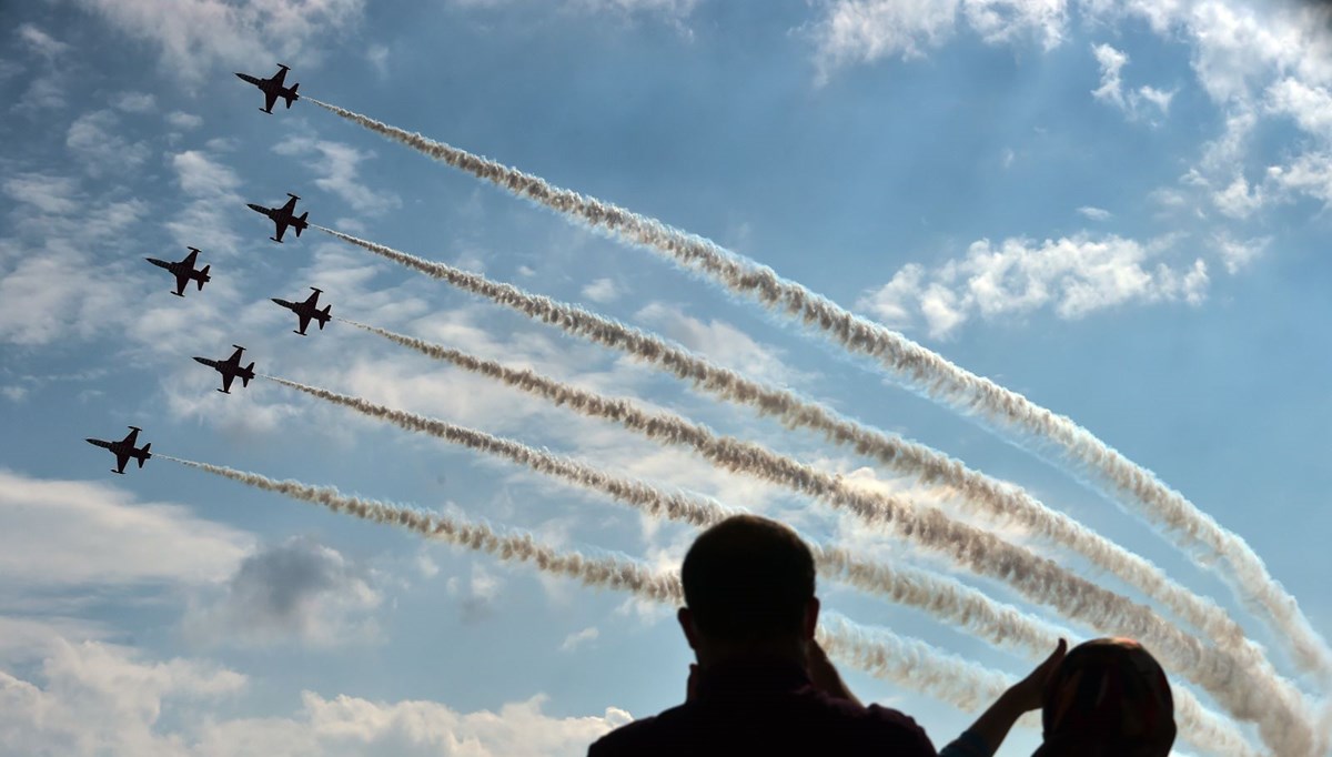 Türk Yıldızları'ndan TEKNOFEST’te gösteri