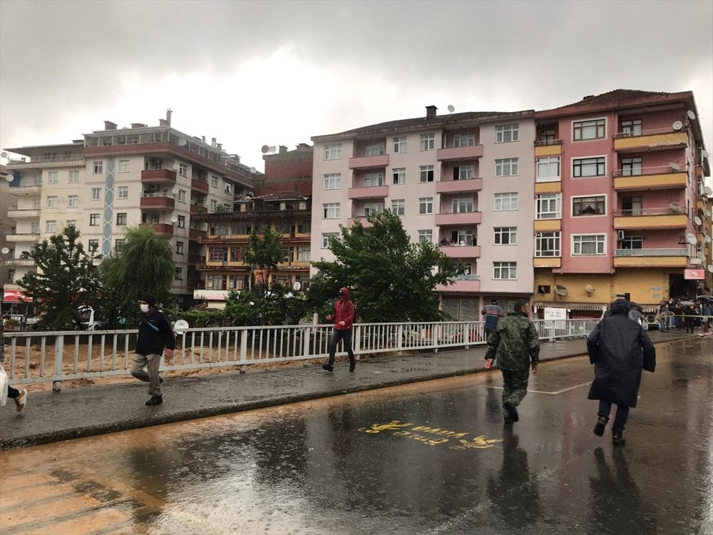 Şiddetli yağış Rize'yi de vurdu: 2 can kaybı - 4