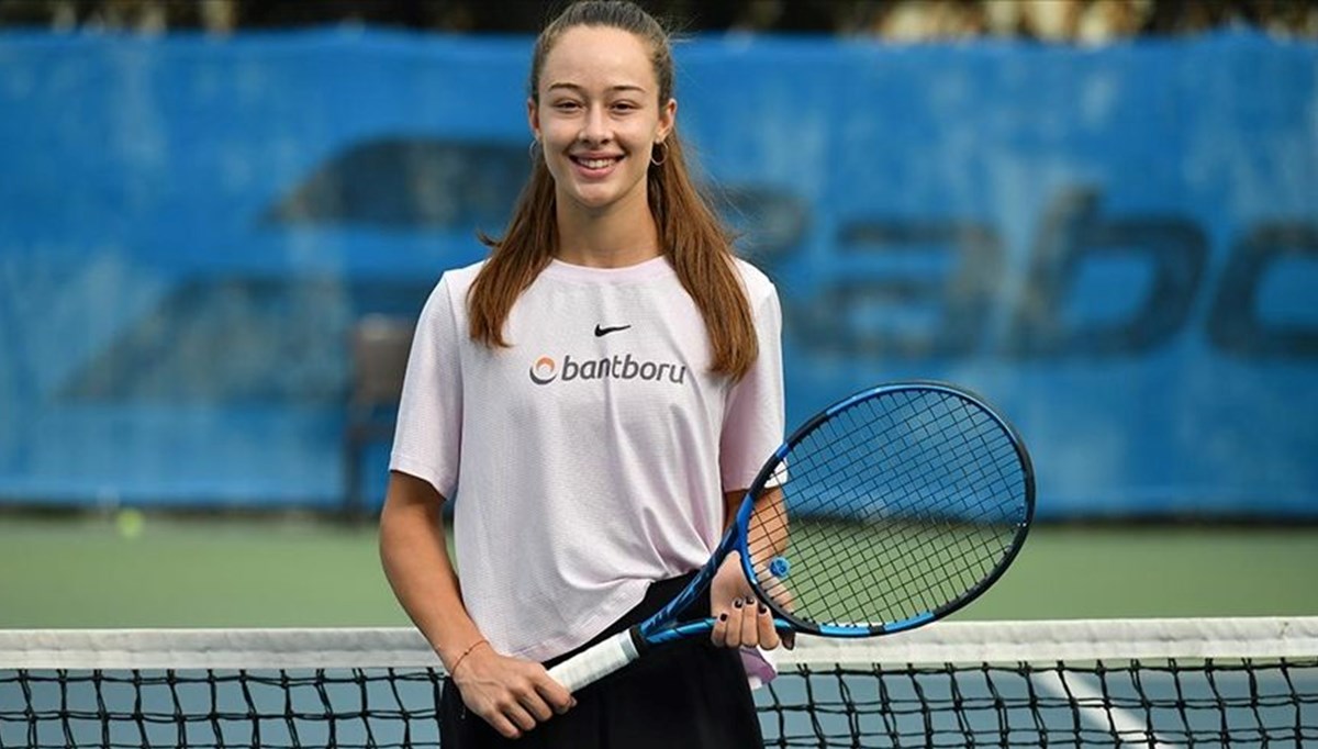 Milli tenisçi Zeynep Sönmez, ilk kez bir WTA turnuvasında adını finale yazdırdı Milli tenisçi Zeynep Sönmez, ilk kez bir WTA turnuvasında adını finale yazdırdı