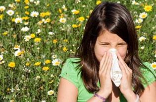 alerjik rinit sonbaharda artiyor