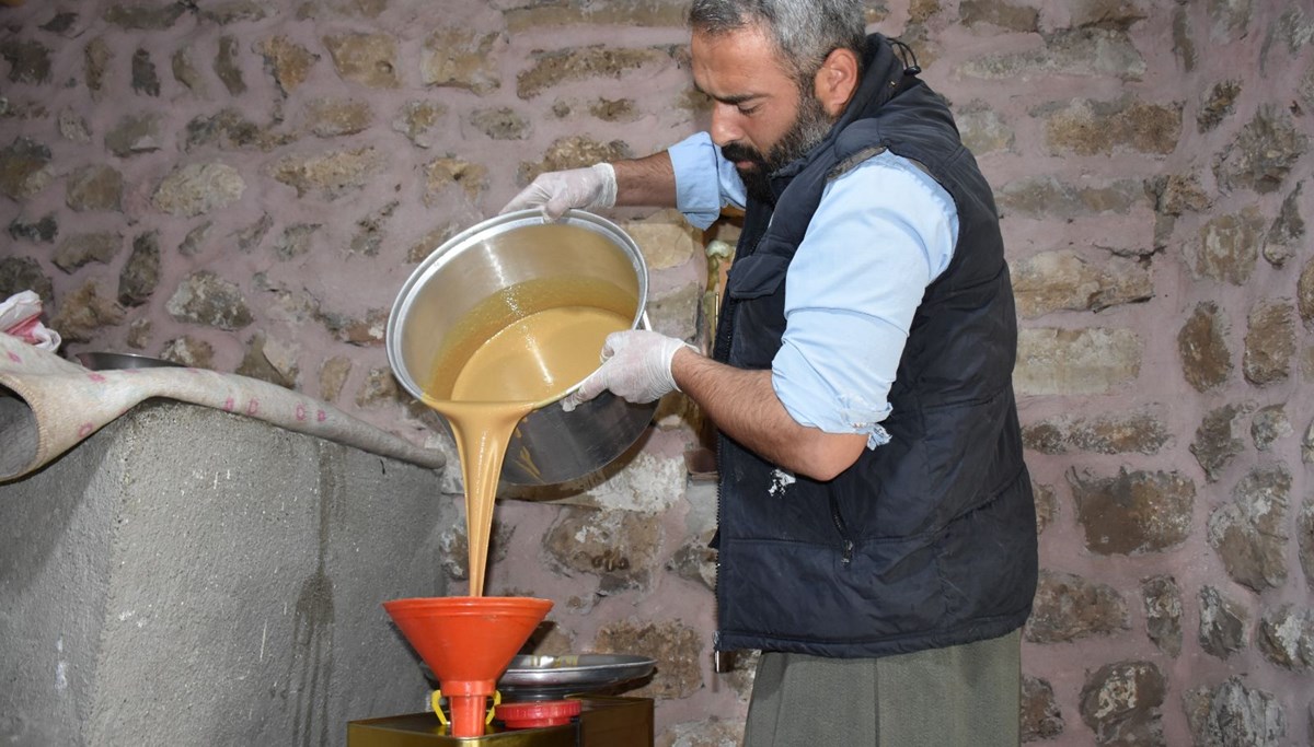 Hakkari'de 400 yıllık taş değirmende tahin üretimi