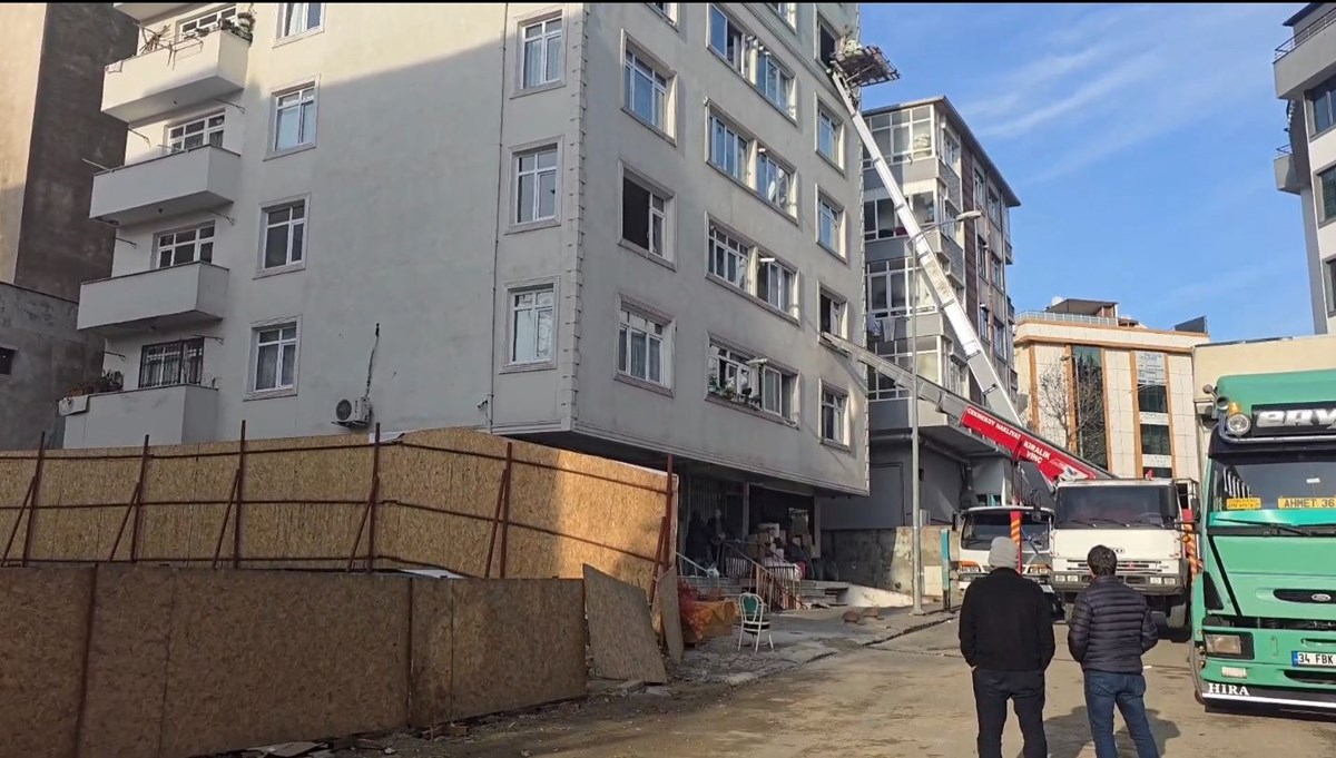 Kartal'da duvarlarında çatlaklar oluşan 7 katlı bina boşaltıldı Kartal'da duvarlarında çatlaklar oluşan 7 katlı bina boşaltıldı