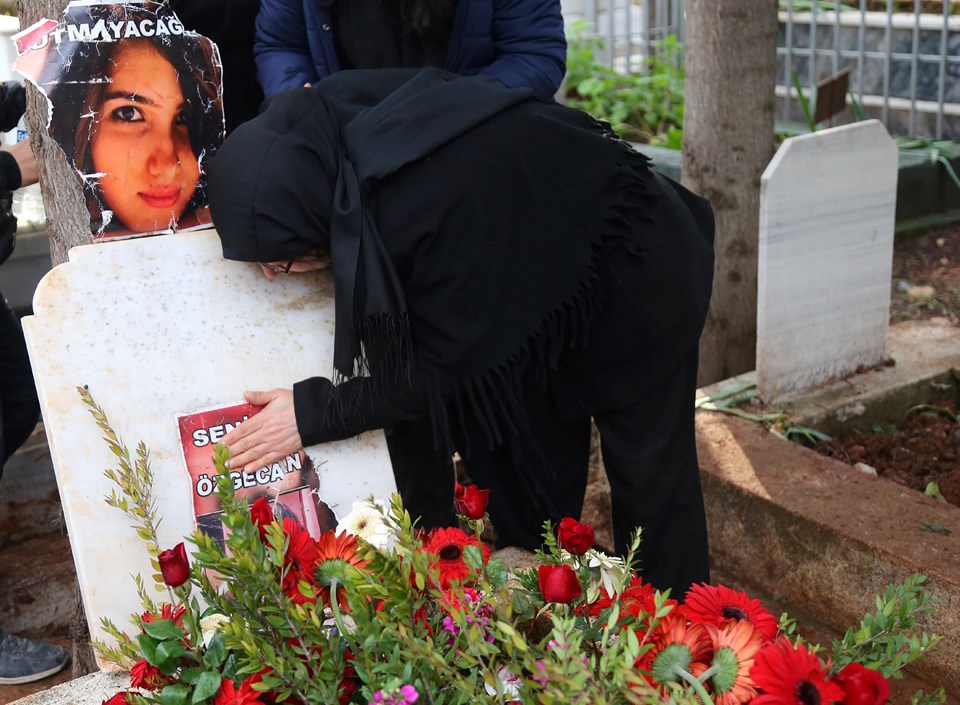 Özgecan�ın anne ve babası ilk kez mezarlıkta NTV