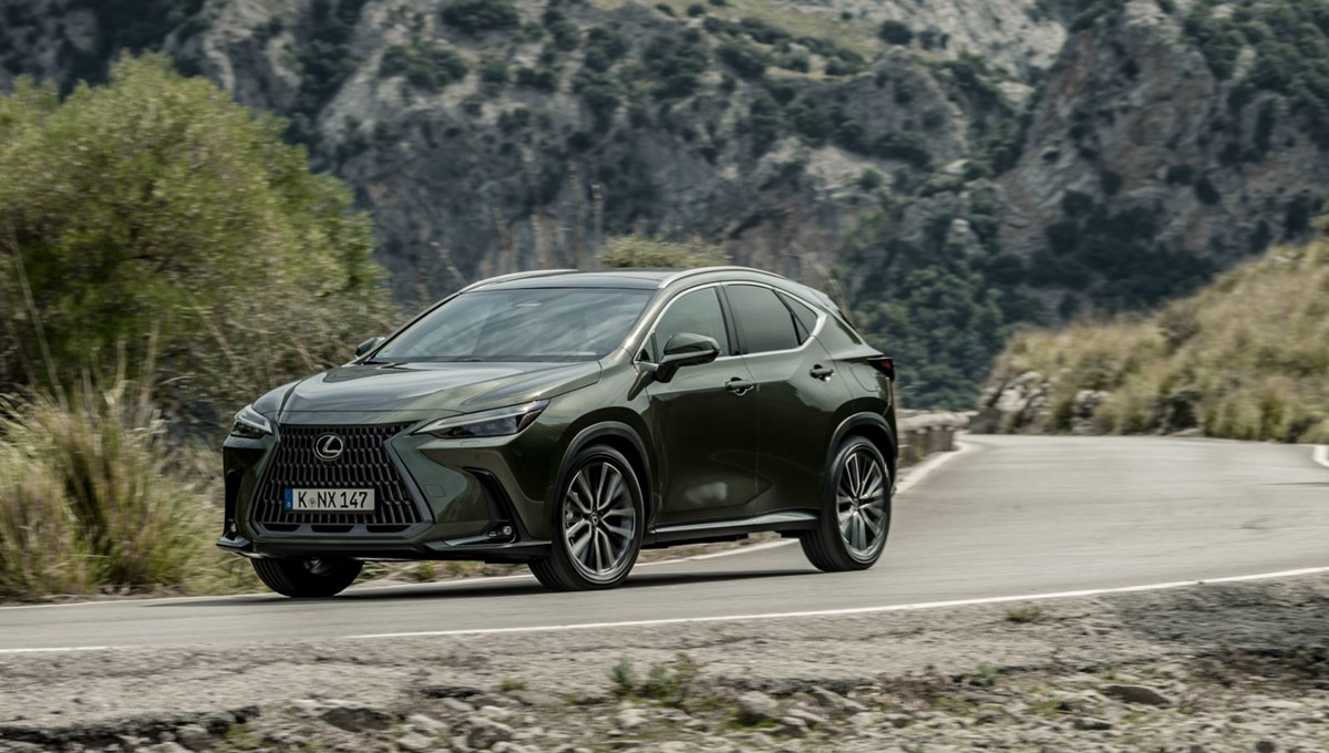 Lexus'ta yeni dönem: İlk plug-in hibrit modelini tanıttı