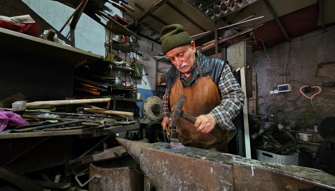 İlçenin tek ustası: ''Bizimle birlikte bu meslek de yok olacak''