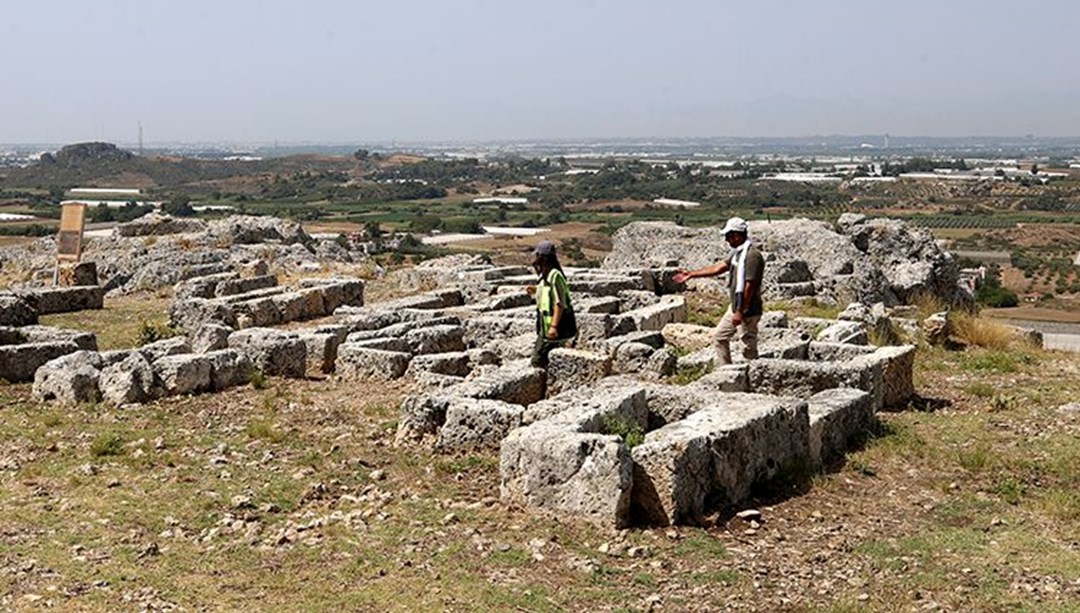 Sillyon Antik Kenti'nde Roma dönemine ait mezarlar bulundu