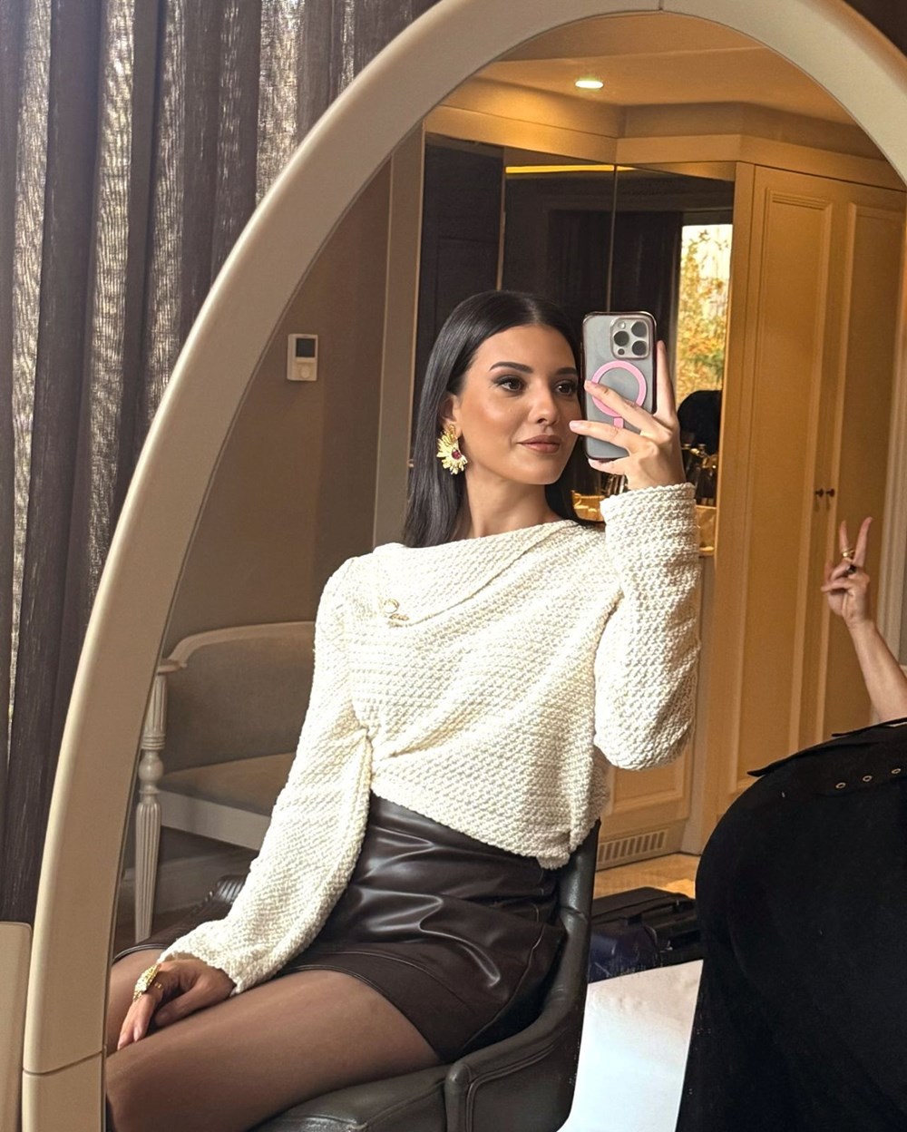 Cenk Torun'un yasak aşk yaşadığı iddia edilmişti: Diziden rol arkadaşları konuştu - 3