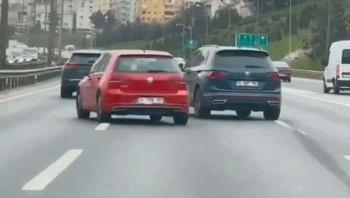 Trafikteki inatlaşma kazayla bitti