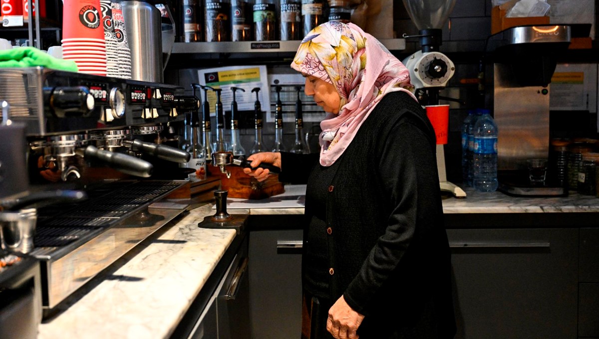 Sosyal medyanın 'Barista Teyze'si: 70 yaşında yeni nesil kahveci