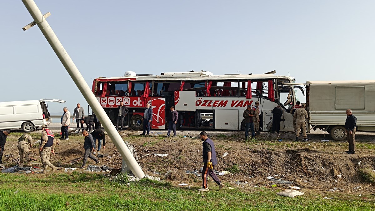 Feci kazada ilk belirlemelere göre 28 yaralı var Feci kazada ilk belirlemelere göre 28 yaralı var