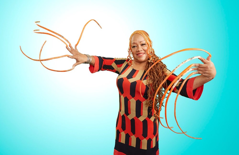 7 meters 33 centimeters: The person with the longest nails in the world cut their nails after 30 years - 14