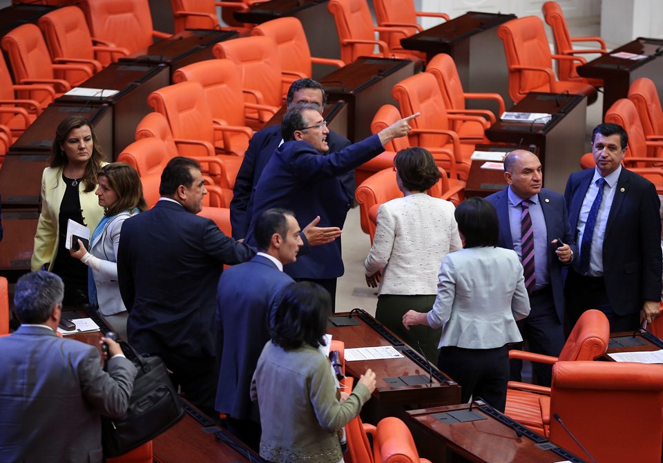 CHP'liler Meclis Genel Kurulu'nu terk etti - 1