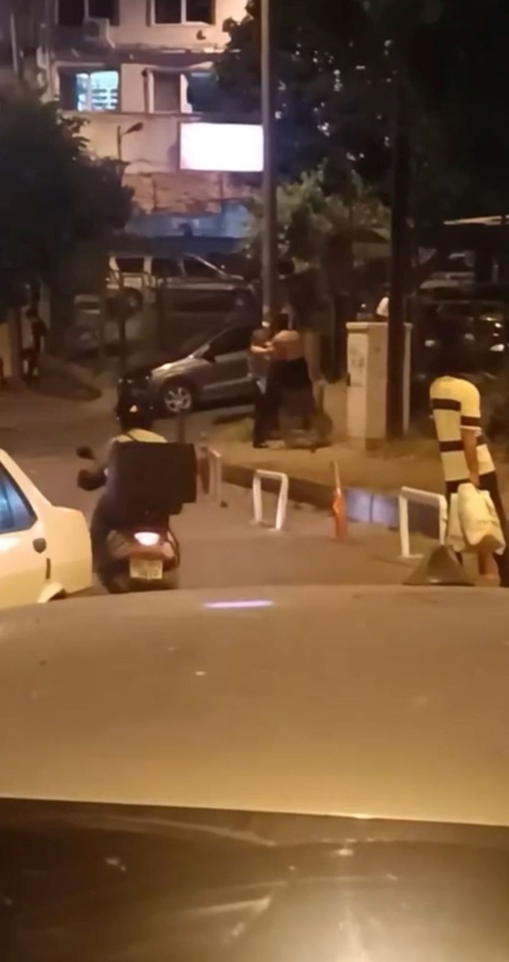 Sevgilisine saldırdı, üstünü paramparça etti! “Sanki başka kadın yok, bu ne ya” - 9