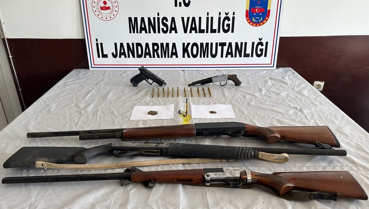 Evlerinde ruhsatsız tabanca ve tüfeklerle yakalandılar Evlerinde ruhsatsız tabanca ve tüfeklerle yakalandılar