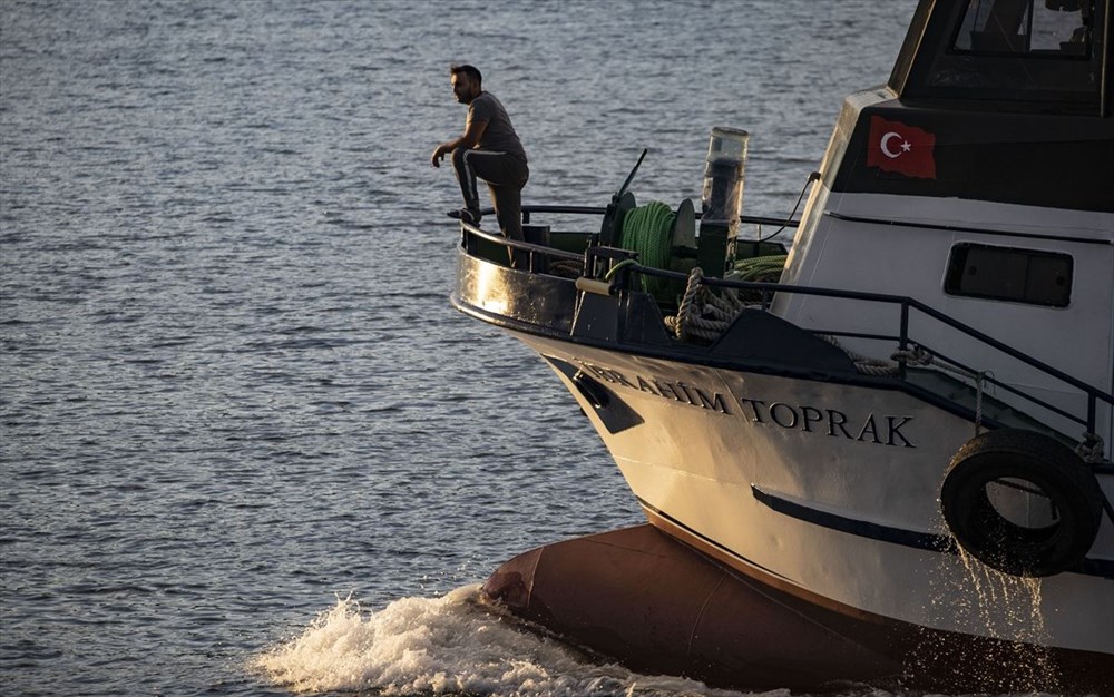 Kerja keras reporter yang menghabiskan 5 hari bersama para nelayan di Laut Hitam - 11