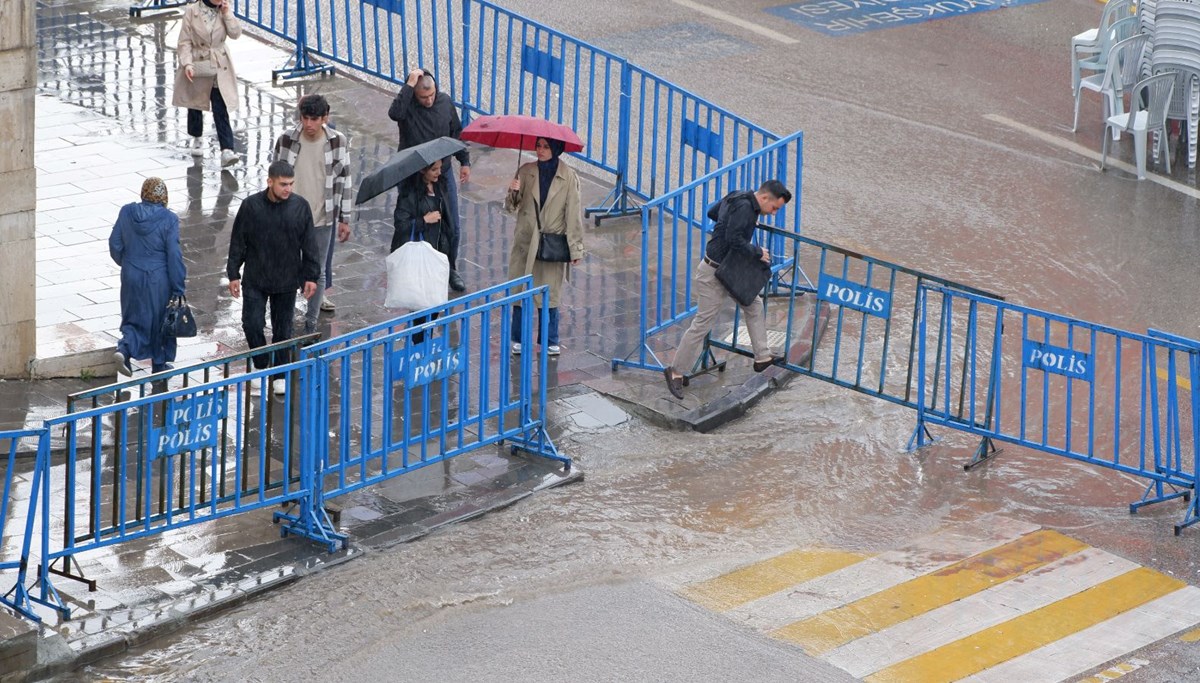 Bu illerde yaşayanlar dikkat! Meteoroloji'den sel ve su baskını uyarısı