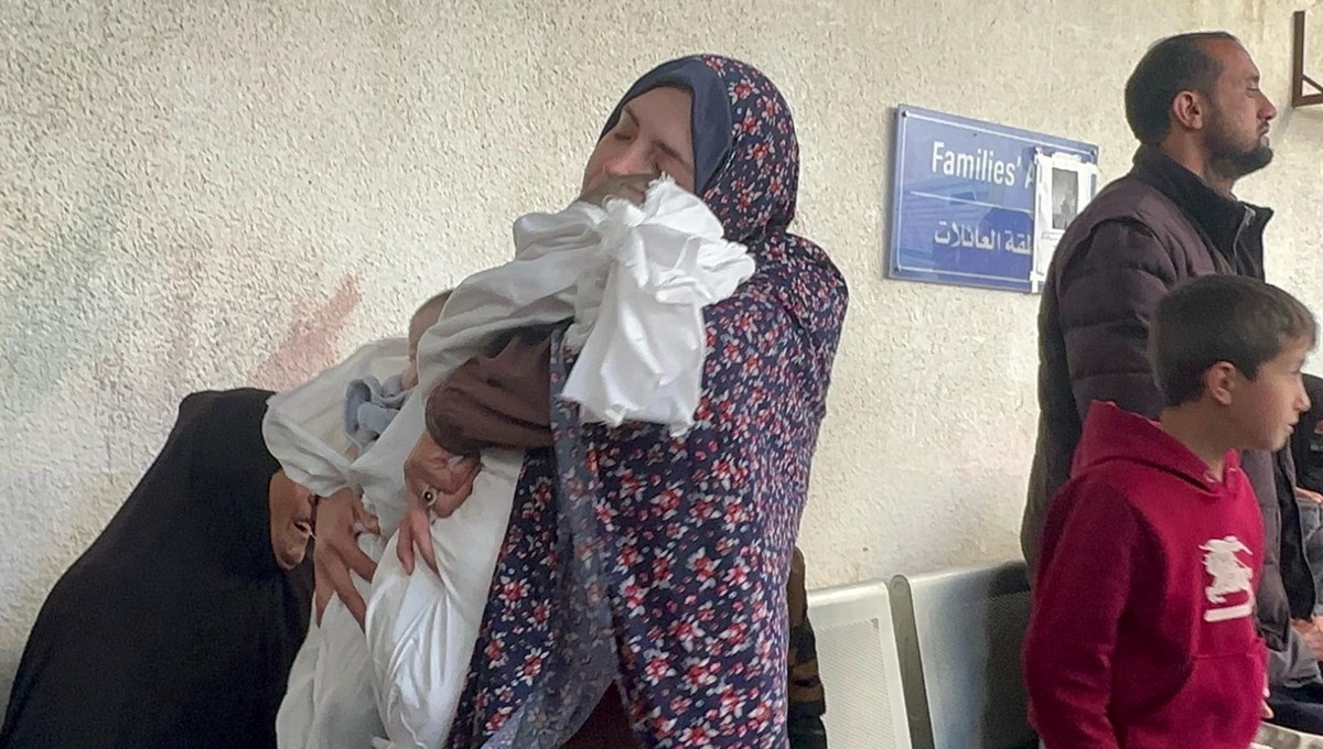 İsrail'in Gazze'ye saldırıları 151 gününde: 13 bin 430 çocuk öldürdü İsrail'in Gazze'ye saldırıları 151 gününde: 13 bin 430 çocuk öldürdü