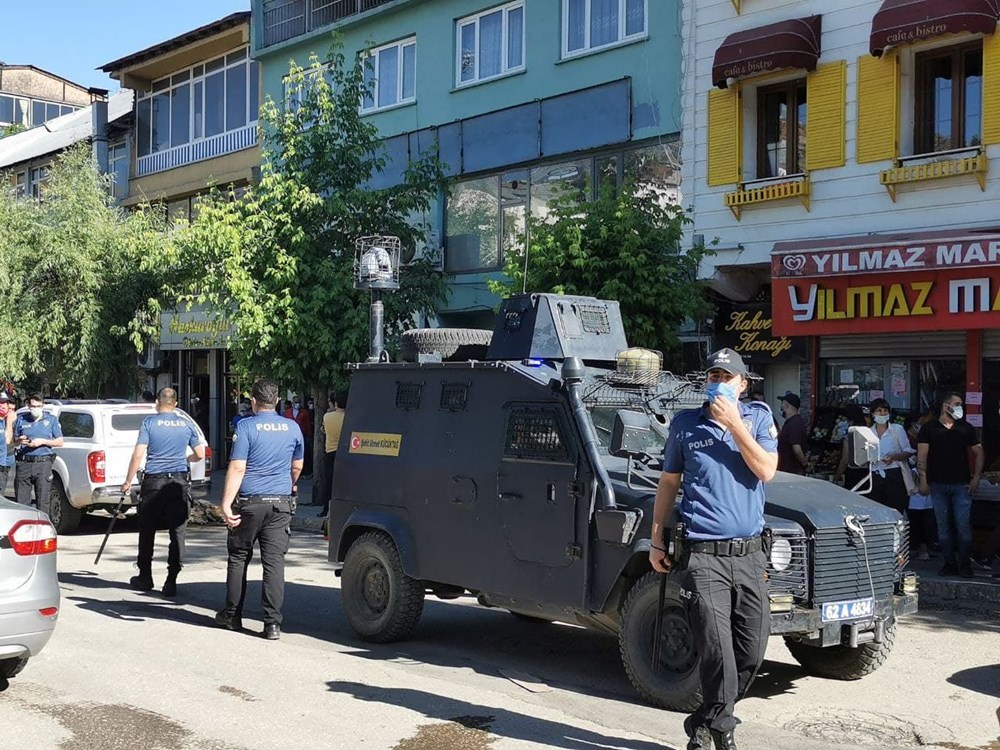 Tunceli�de canlı bomba krizi 2 jandarma personeli açığa alındı NTV