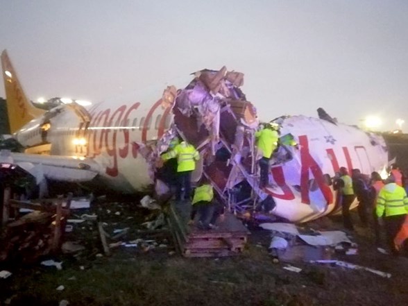 Sabiha Gokcen De Ucak Pistten Cikti 3 Kisi Hayatini Kaybetti 180 Kisi Yaralandi Ntv