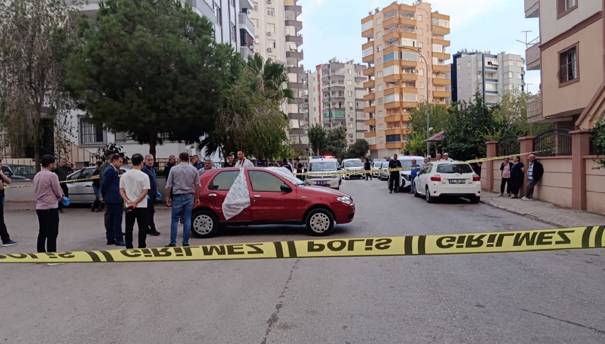 Adana'da bir kişi otomobilde ölü bulundu: Darp izleri tespit edildi