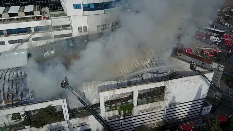 İstanbul Levent'te AVM yangını - 1