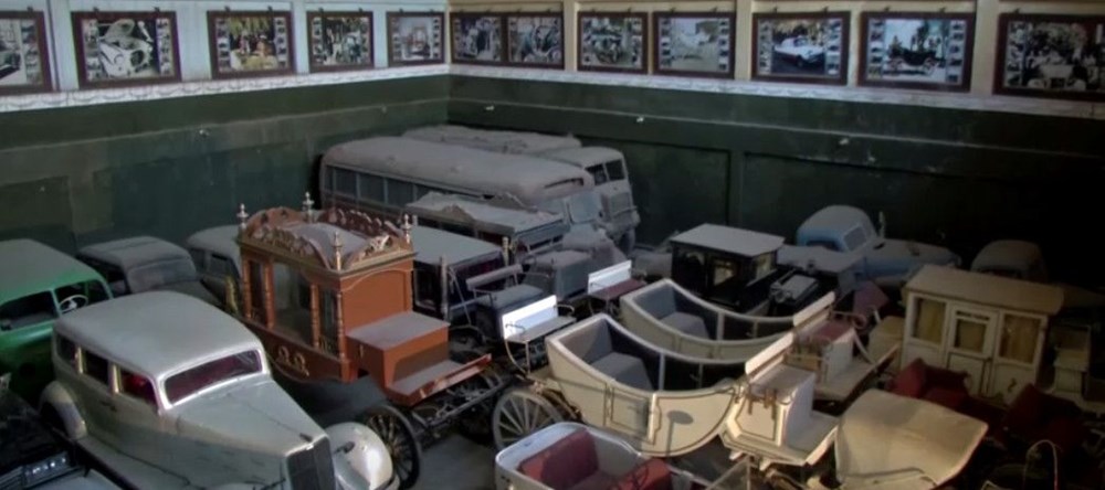 Mısırlı koleksiyoncu garajını yüzlerce klasik otomobille doldurdu - 16
