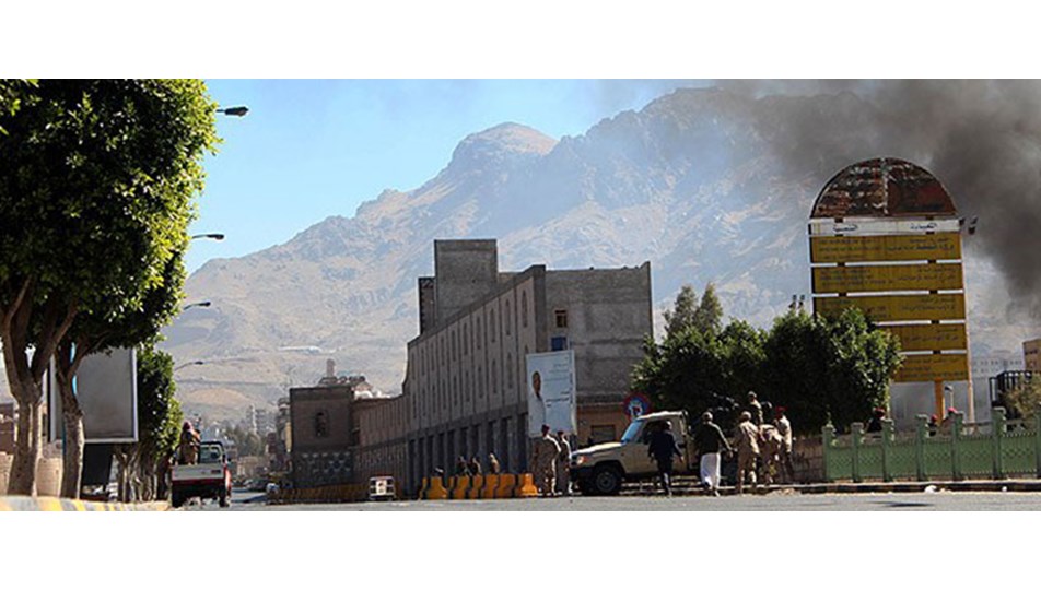 Yemen'de Savunma Bakanlığı binası vuruldu
