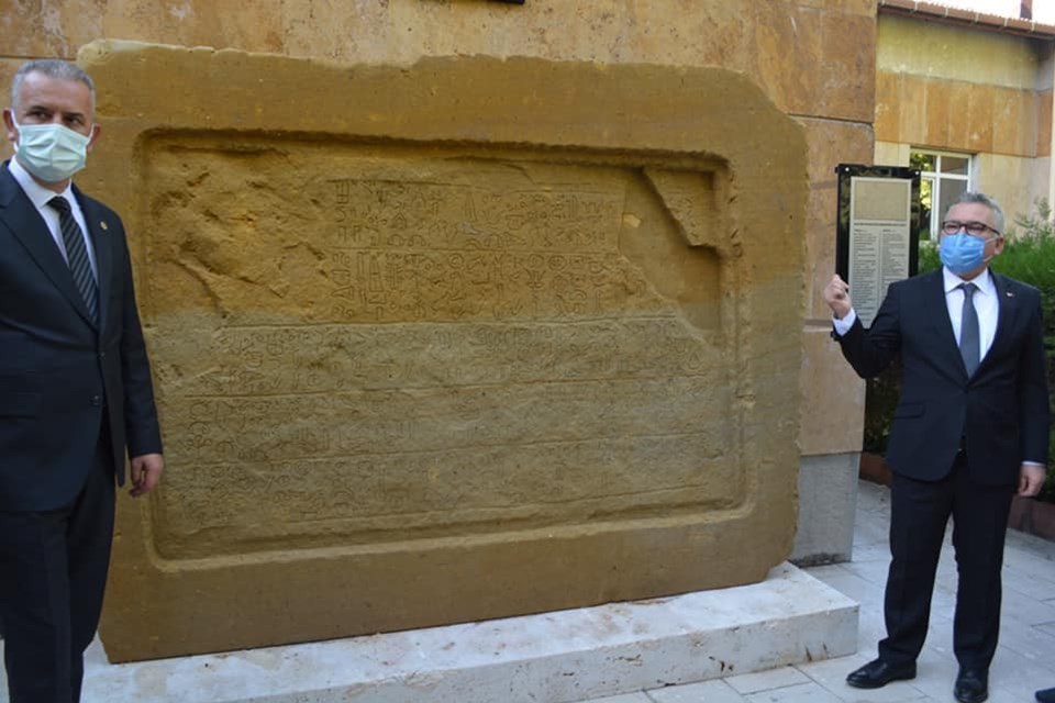 2 bin 800 yıllık maden yazıtının replikası müzede sergileniyor - 1