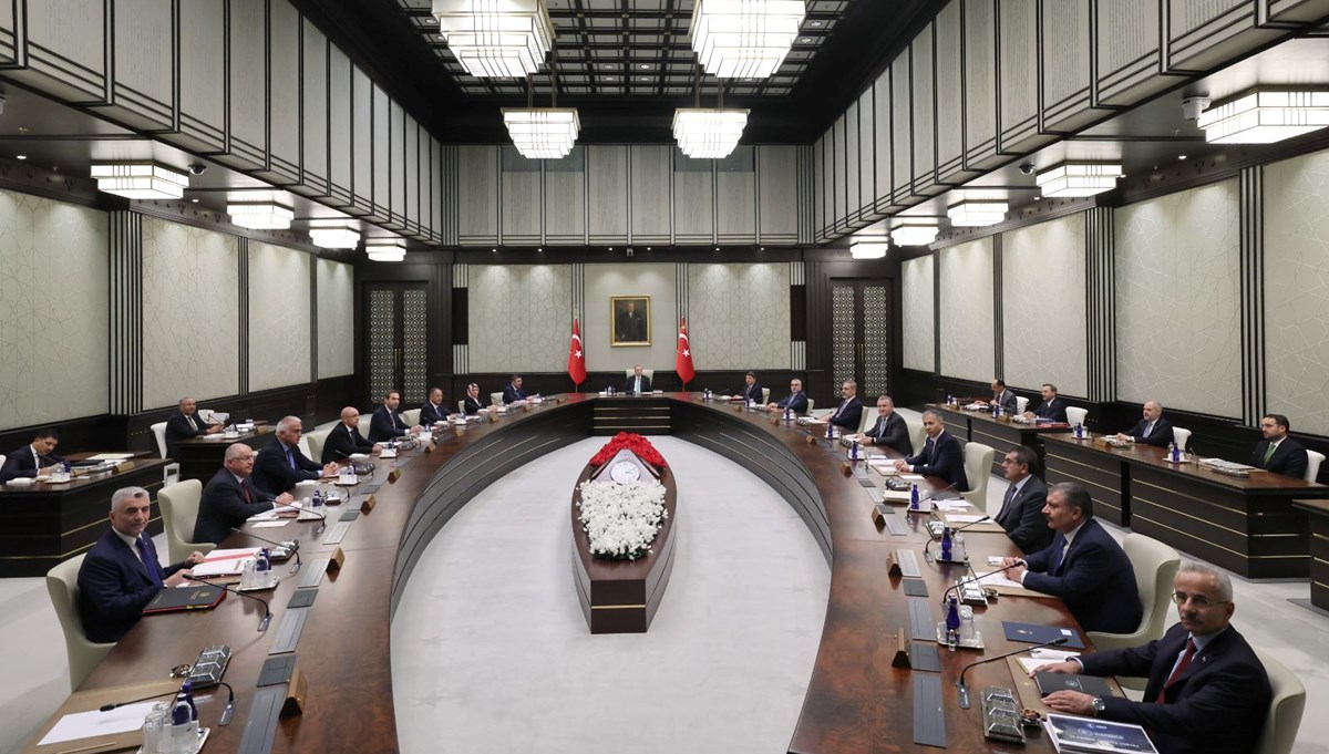 Kabine Toplantısı sona erdi | Gözler emekli maaşlarıyla ilgili yapılacak düzenlemede Kabine Toplantısı sona erdi | Gözler emekli maaşlarıyla ilgili yapılacak düzenlemede