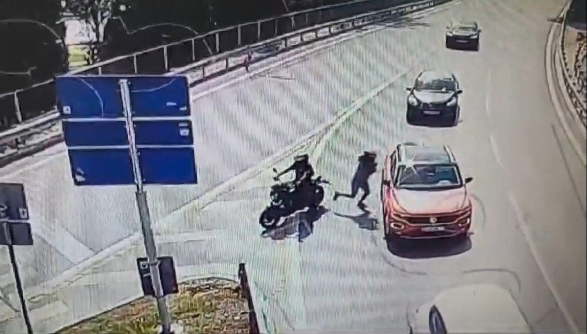 İstanbul’un üç ilçesinde banka çıkışı pusu! Yol ortasında camı kırıp, paraları çaldılar İstanbul’un üç ilçesinde banka çıkışı pusu! Yol ortasında camı kırıp, paraları çaldılar