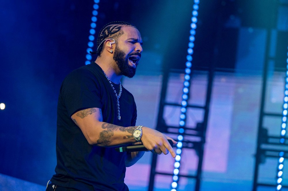 Rapçi Drake'in kolyesi gündem oldu: 42 evlilik teklifini temsil eden 42 pırlantalı kolye - 3