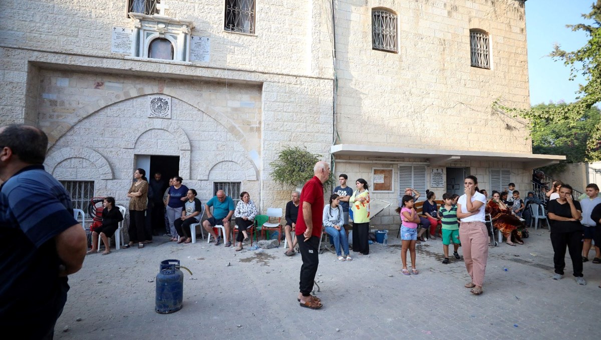 İsrail Gazze'de sivillerin sığındığı Rum Ortodoks Kilisesi'ne saldırdı: En az 16 ölü İsrail Gazze'de sivillerin sığındığı Rum Ortodoks Kilisesi'ne saldırdı: En az 16 ölü