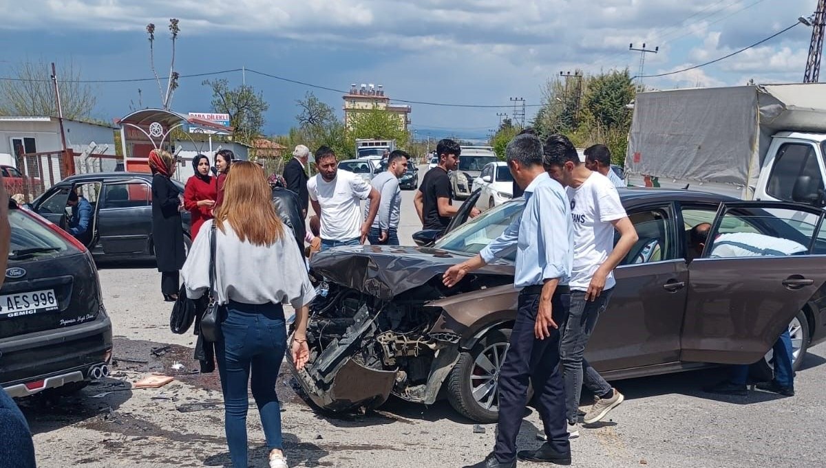 Malatya'da iki ayrı trafik kazasında 6 kişi yaralandı