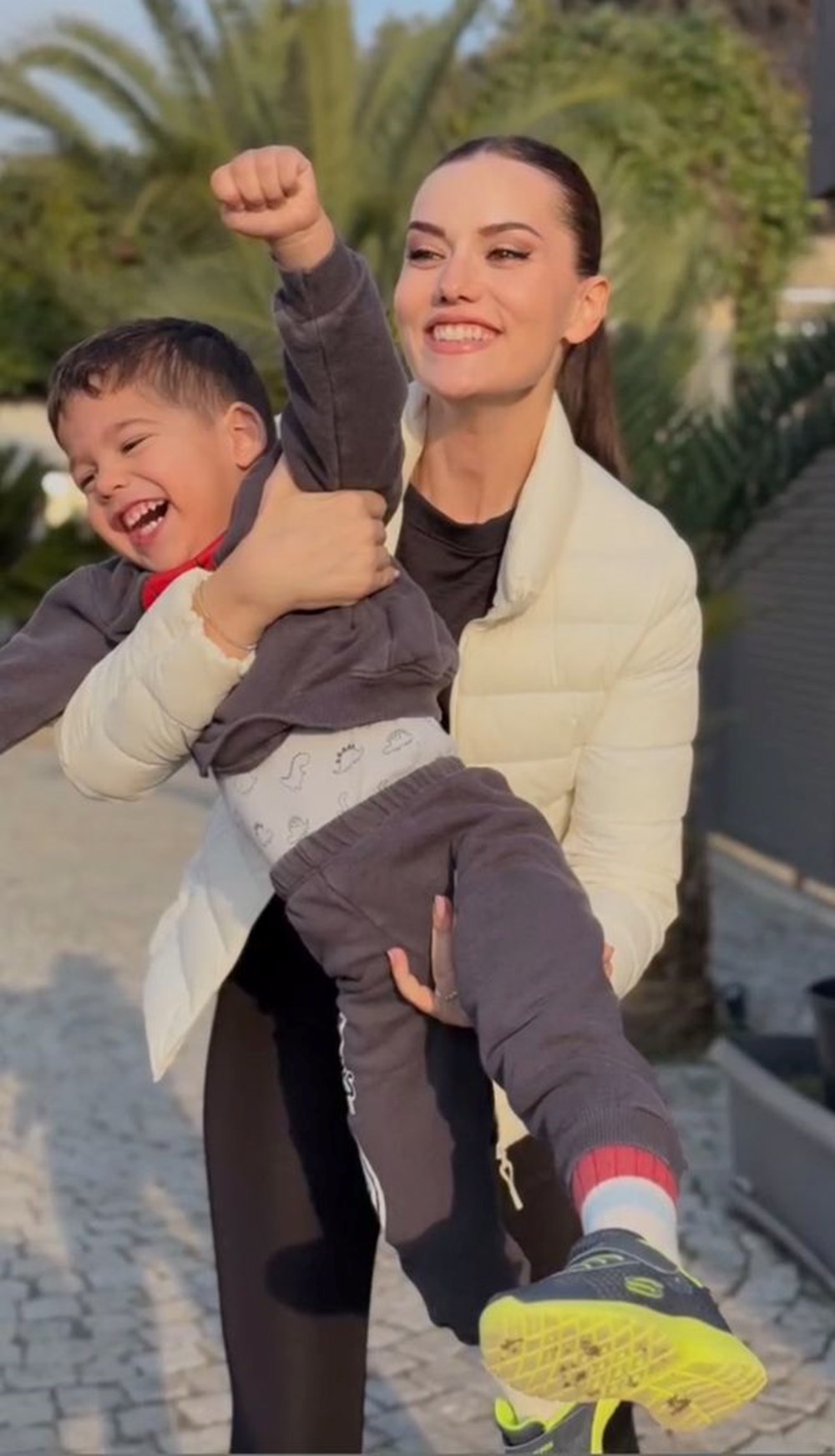 Fahriye Evcen'den küçük oğlu Kerem ile yeni pozlar - 4