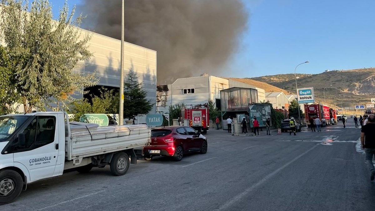 Kayseri'de mobilya fabrikasında yangın - Son Dakika Türkiye Haberleri | NTV Haber
