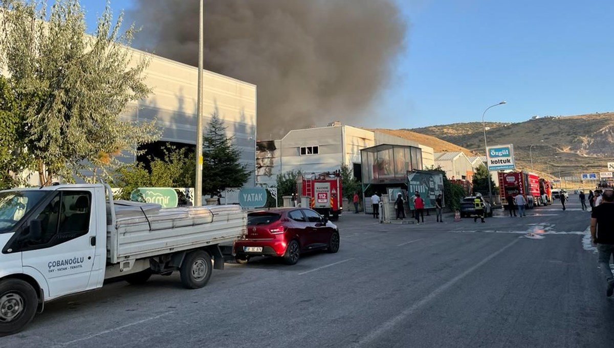 Kayseri'de mobilya fabrikasında yangın Kayseri'de mobilya fabrikasında yangın