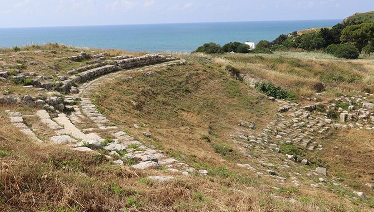 Magarsus Antik Kenti'ndeki tiyatronun restorasyonu başlıyor Magarsus Antik Kenti'ndeki tiyatronun restorasyonu başlıyor