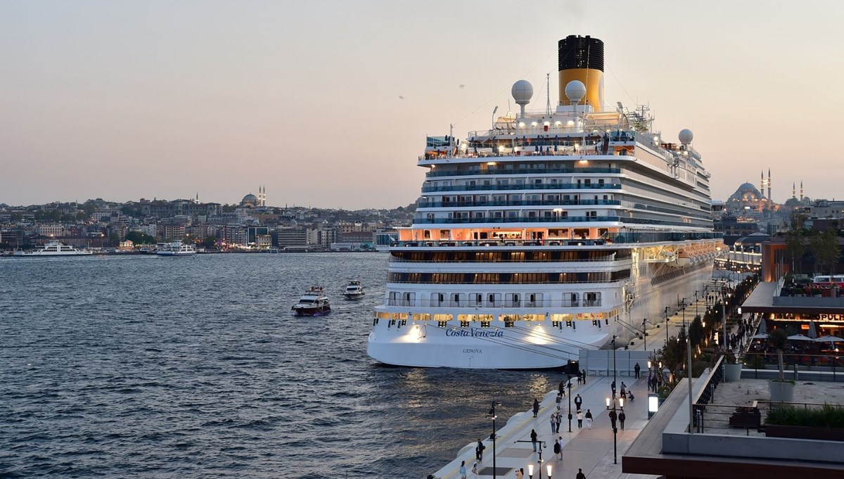 Galataport İstanbul, tarihin en büyük kapasiteli yolcu gemisi Costa Venezia'nın ilk durağı oluyor