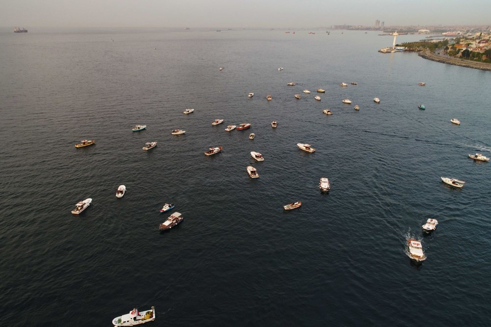 İstanbul Boğazı'nda balıkçıların zorlu mesaisi - 7
