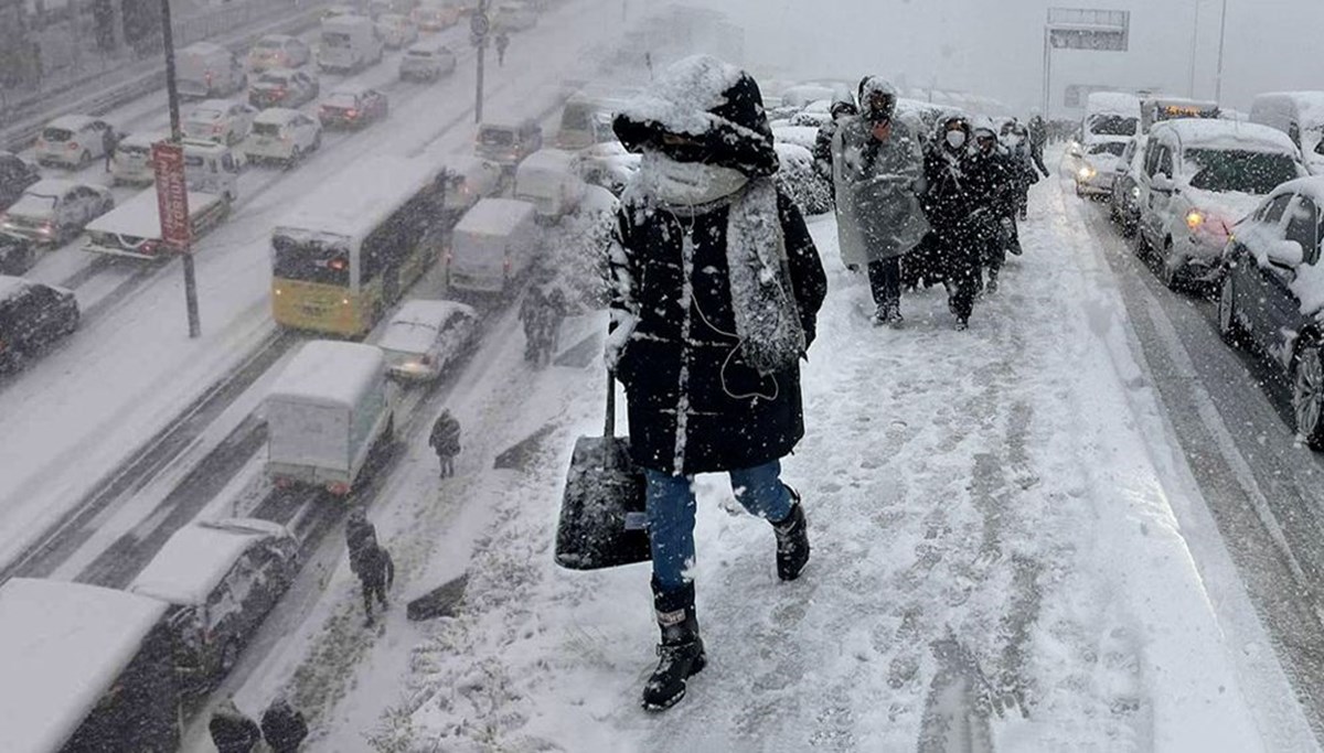 Meteoroloji duyurdu: Kar İstanbul'u ne zaman terk edecek?