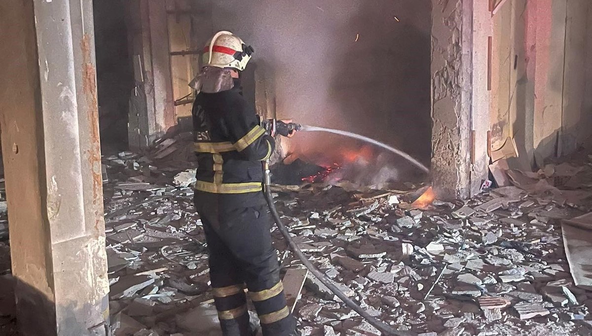 Antakya'da metruk iş yeri yangını