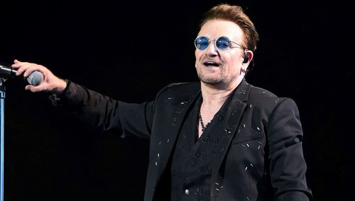 U2 solisti Bono üvey bir erkek kardeşi olduğunu söyledi