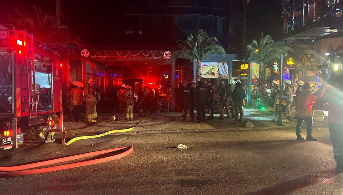 Alevler geceyi aydınlattı | Ateşehir'de otel yangını: 3'ü ağır 5 yaralı