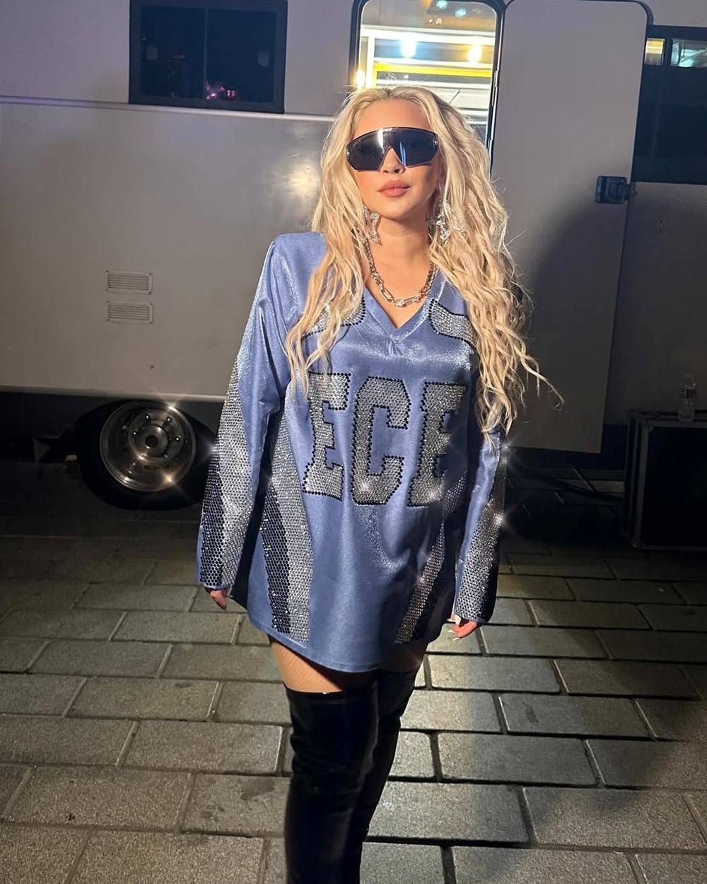 Ece Seçkin'in depremde tuzla buz olan ödülleri onarıldı - 4