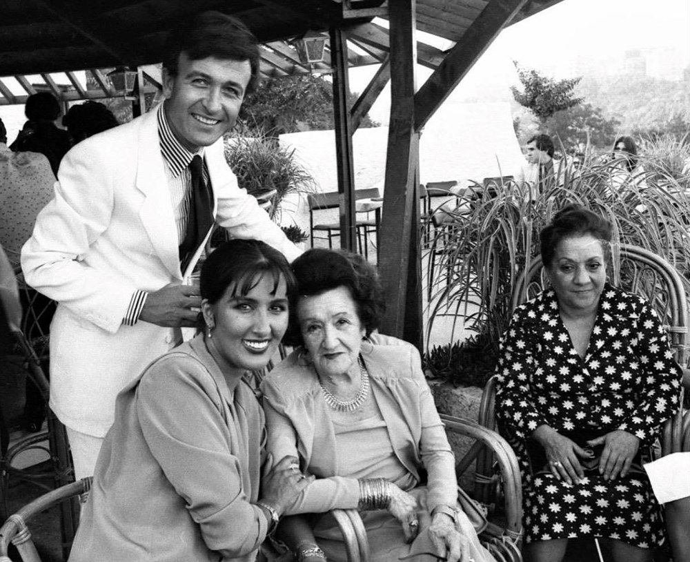 Su Burcu Yazgı Coşkun'dan nostaljik kare (Ünlülerin çocukluk ve gençlik halleri) - 173